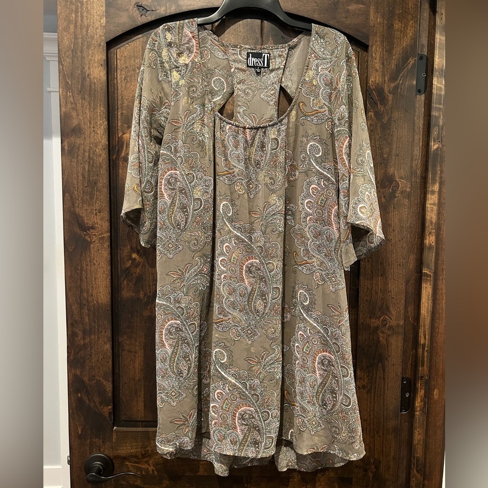 DressT Flowy Dress - size M